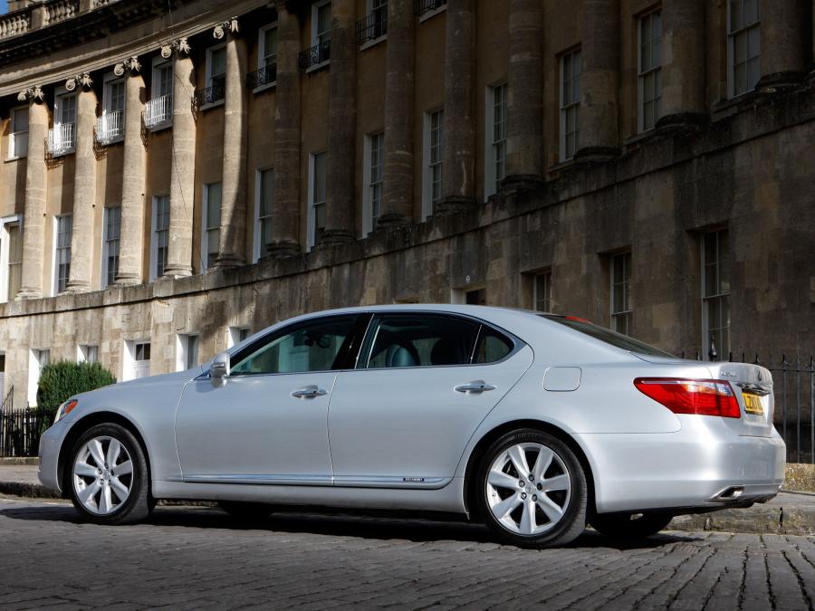  Lexus LS600h L 2009 года  (UK) (фото 4 из 11)